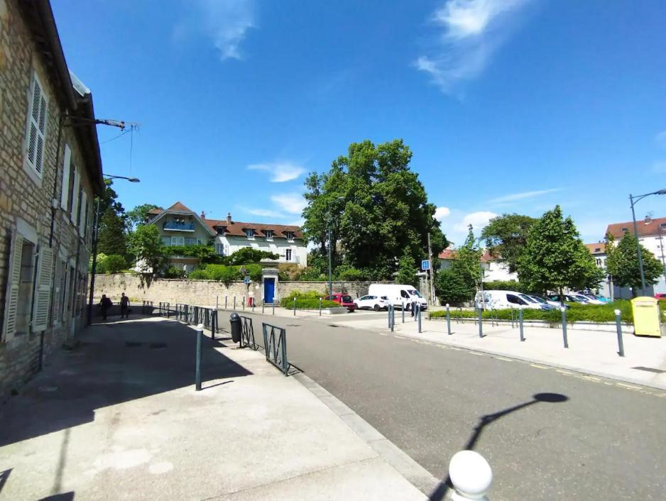 Les Glycines, un air de campagne à la ville Besançon Exterior foto